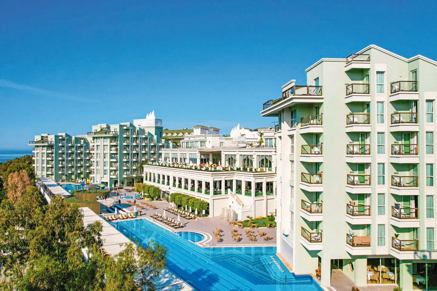 Royal Atlantis Spa & Resort EXTERIOR