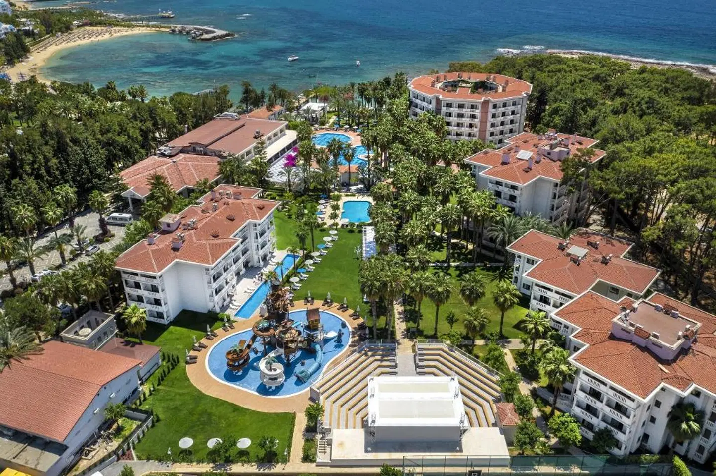 Utopia Resort & Residence EXTERIOR