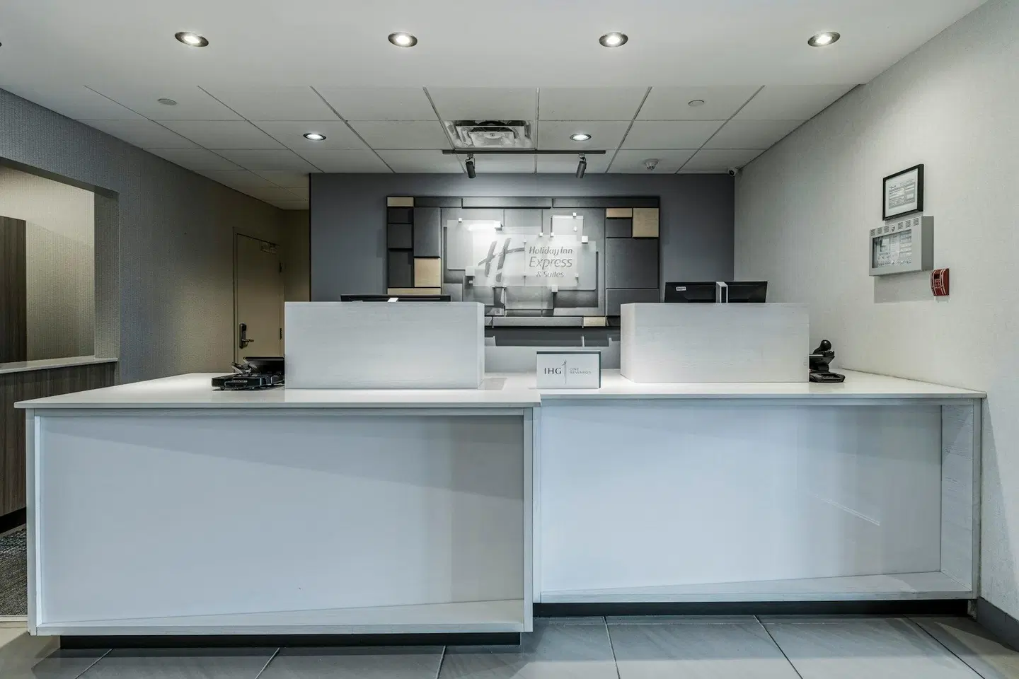 Holiday Inn Express & Suites Saint - Hyacinthe by IHG LOUNGE_LOBBY