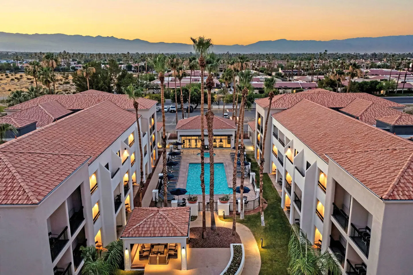 Courtyard by Marriott Palm Springs EXTERIOR