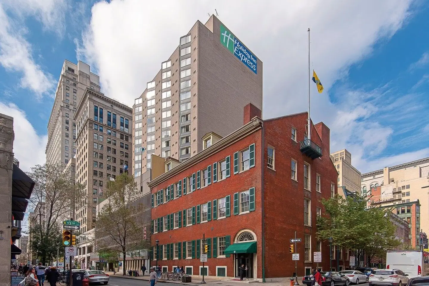 Holiday Inn Express Philadelphia-Midtown EXTERIOR