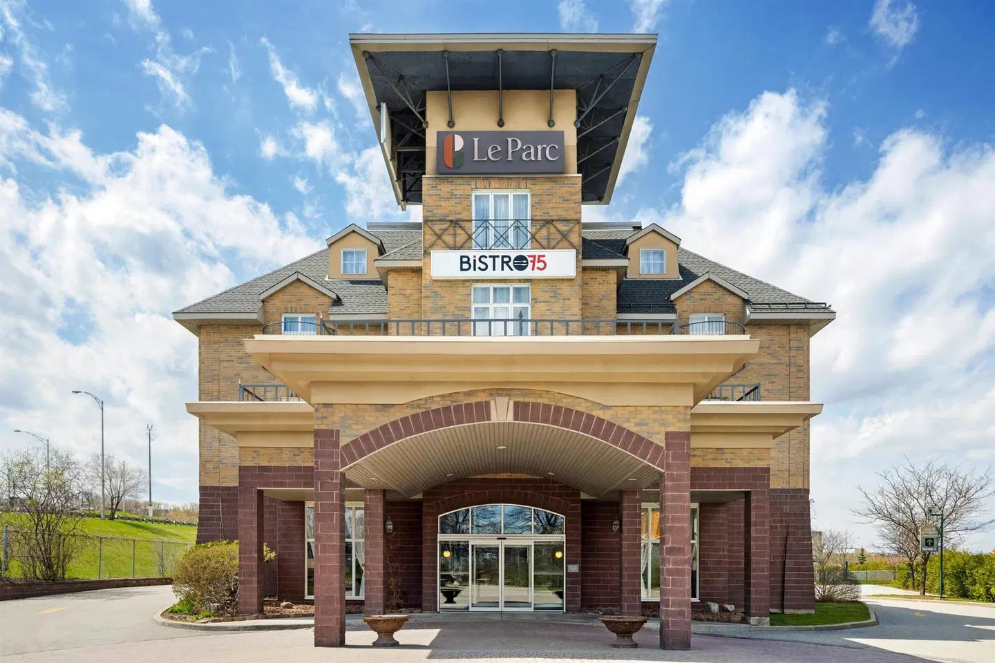 Le Parc Gatineau, Tapestry Collection by Hilton EXTERIOR