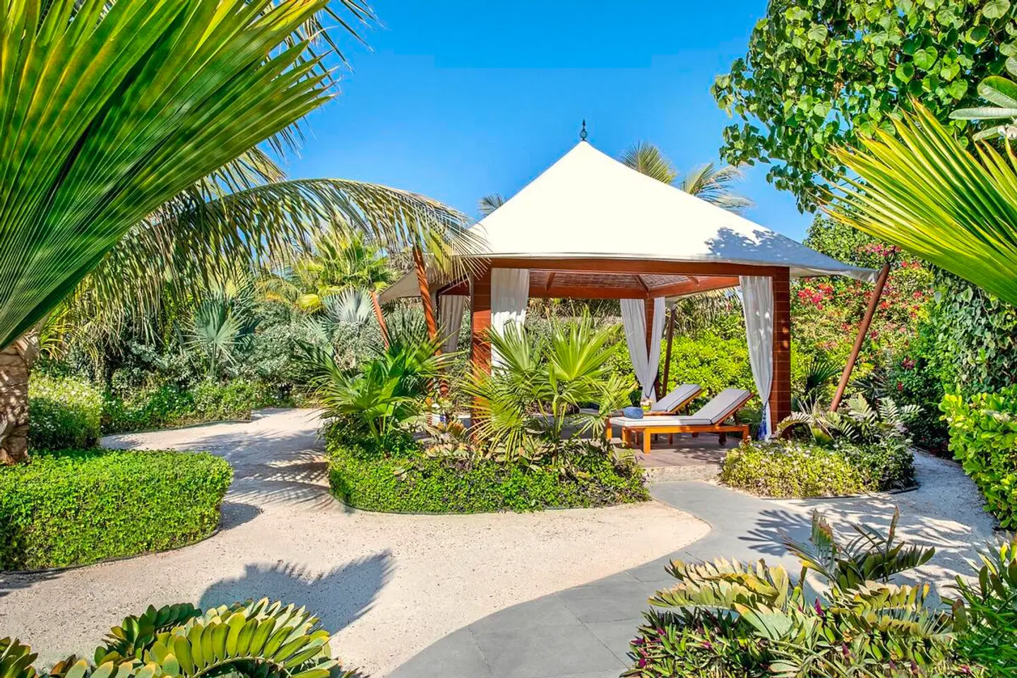 The Ritz-Carlton Ras Al Khaimah, Al Hamra Beach Garten