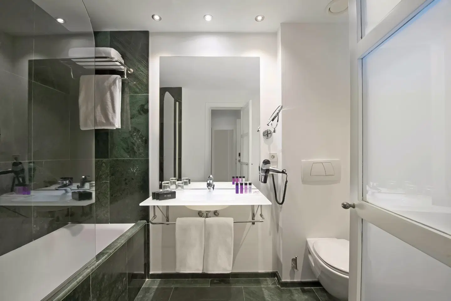 INNSIDE Palma Center Badezimmer