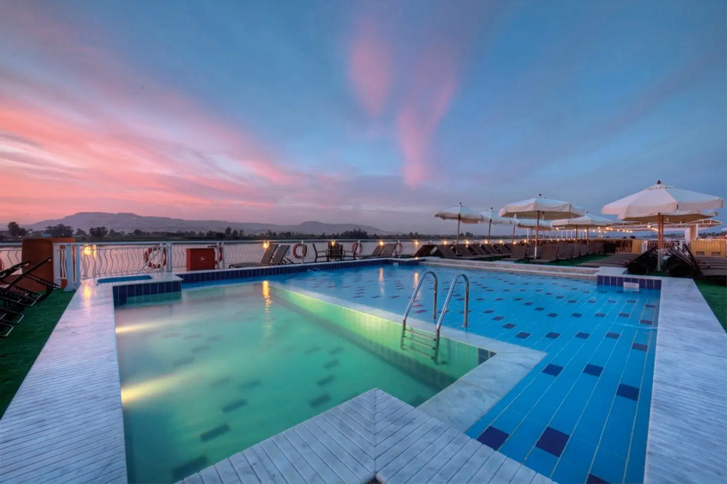 Klassische Nilkreuzfahrt mit Steigenberger Minerva OUTDOOR_POOL