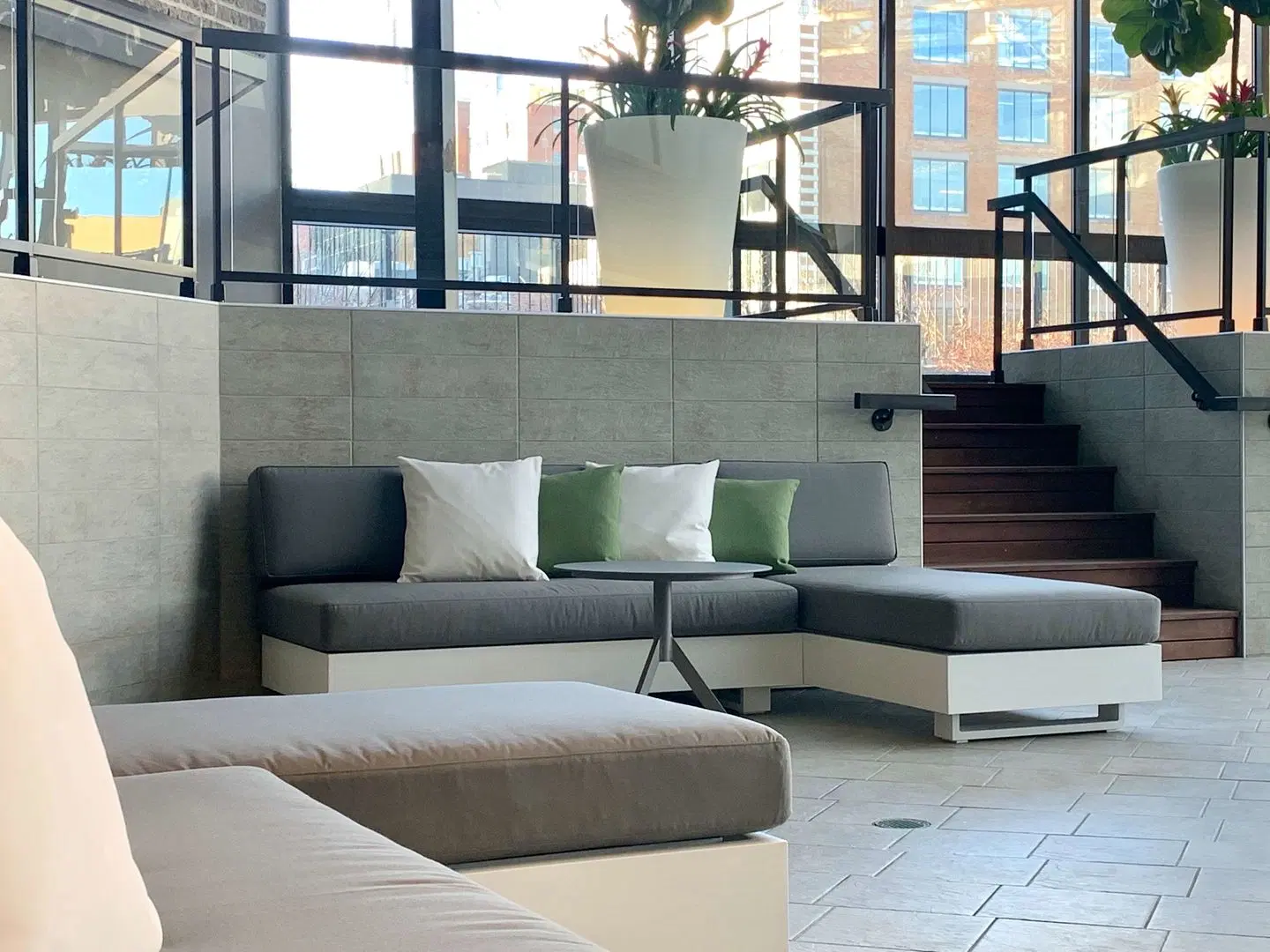 DoubleTree by Hilton Montreal LOUNGE_LOBBY