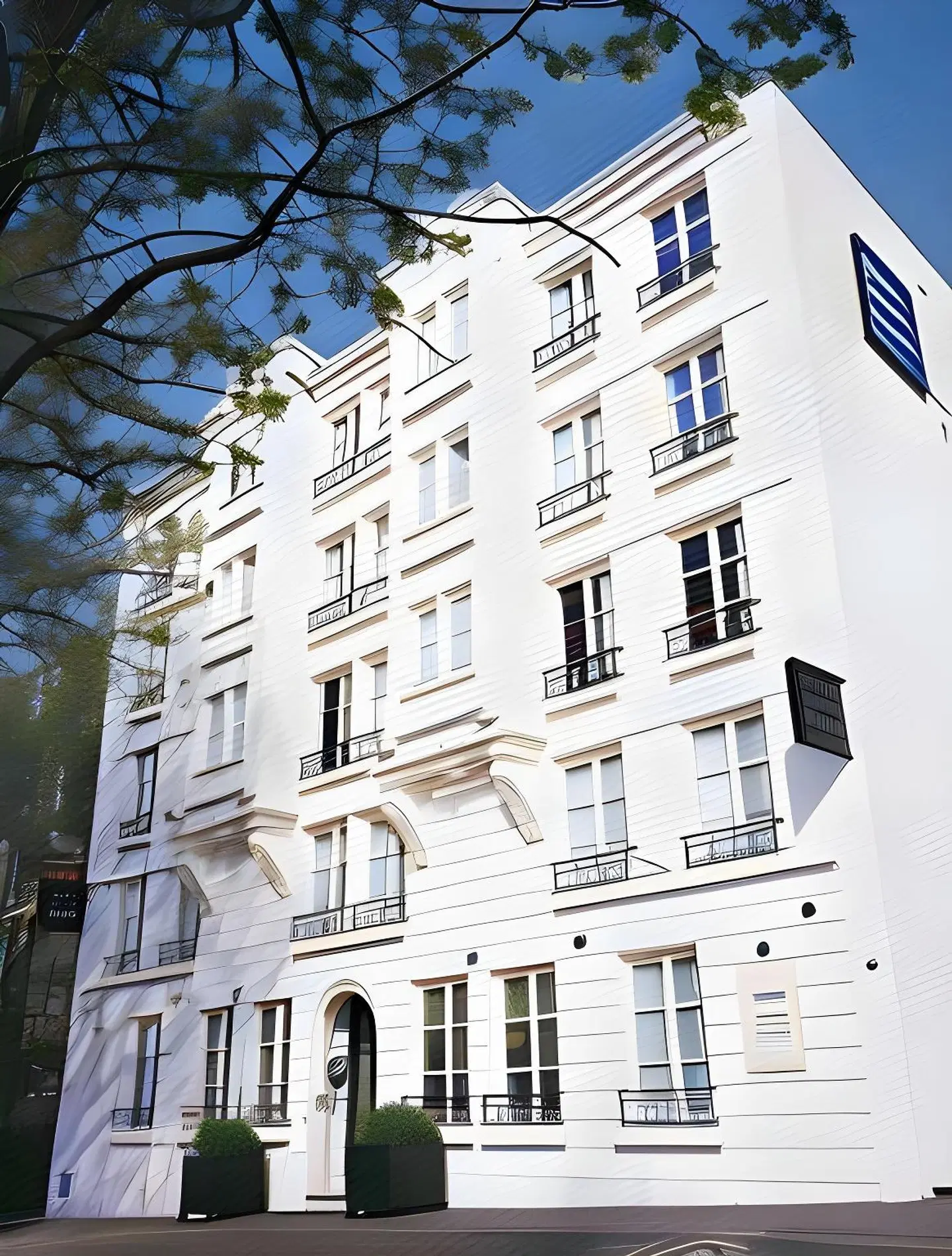 De La Jatte EXTERIOR