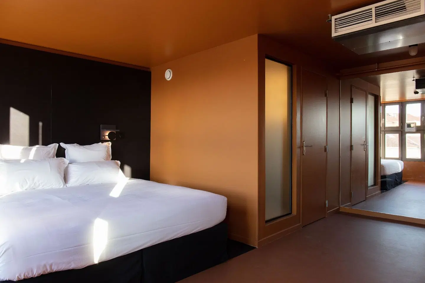 The People Lyon ROOM_EXAMPLE