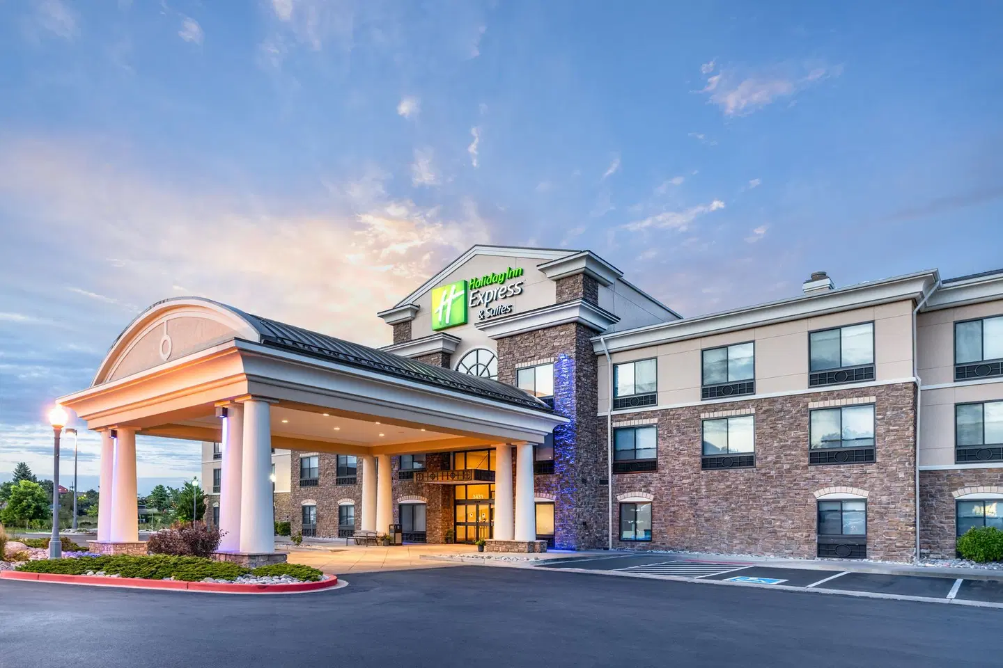 Holiday Inn Express & Suites Colorado Springs-First & Main by IHG EXTERIOR