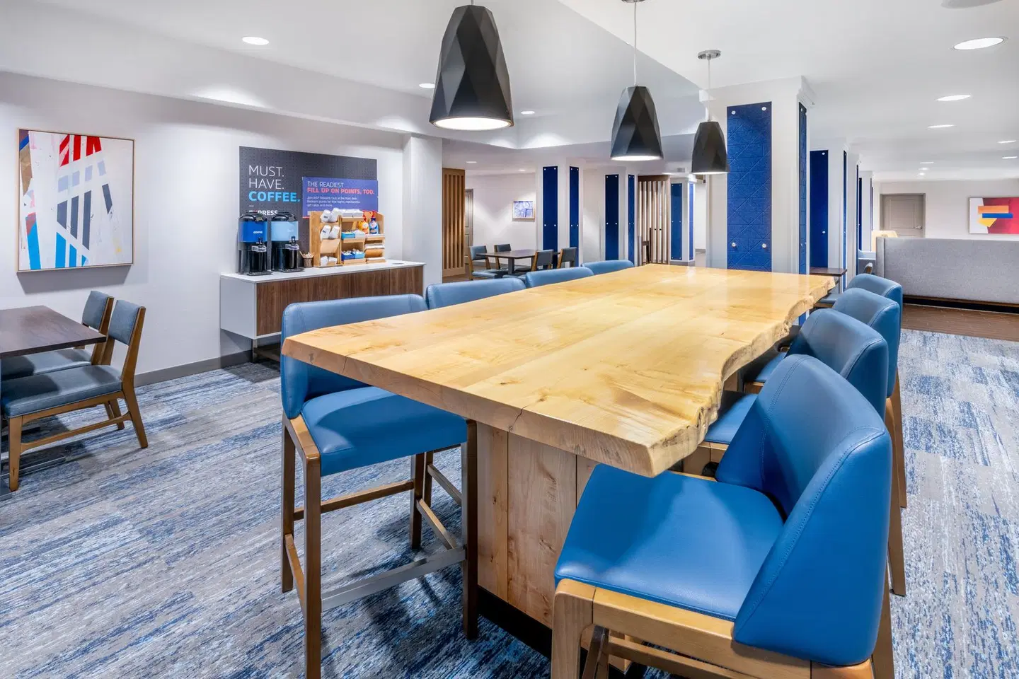 Holiday Inn Express & Suites Colorado Springs-First & Main by IHG LOUNGE_LOBBY