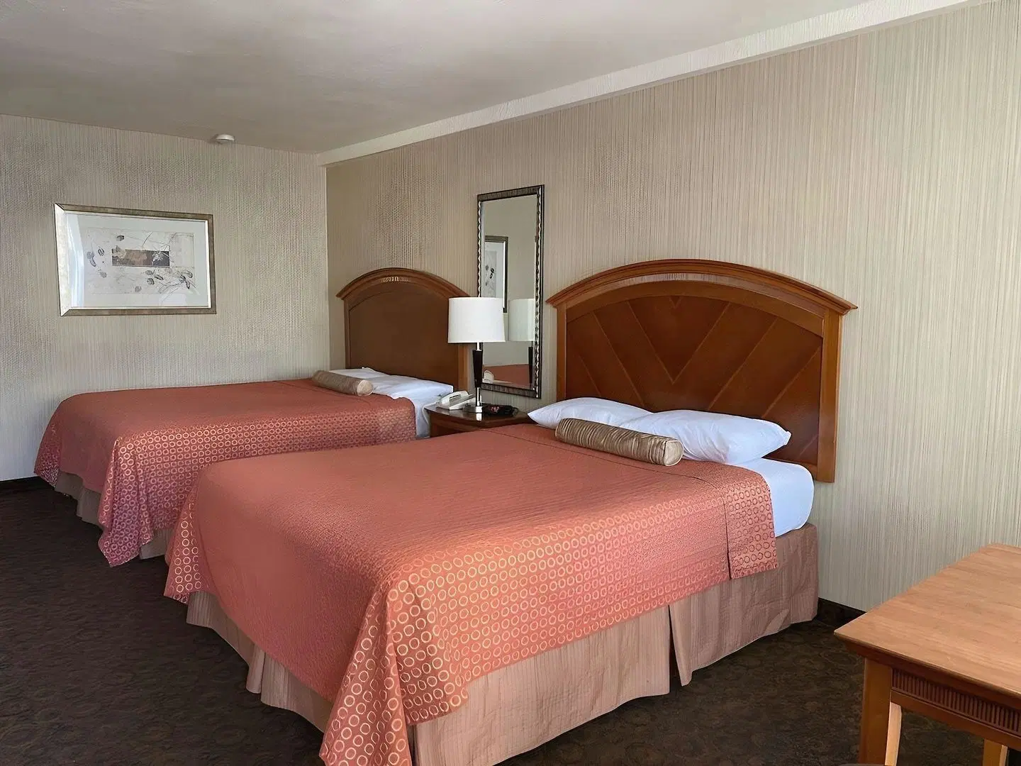 Royal Pacific Motor Inn ROOM_EXAMPLE
