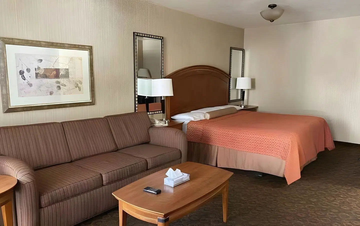 Royal Pacific Motor Inn ROOM_EXAMPLE