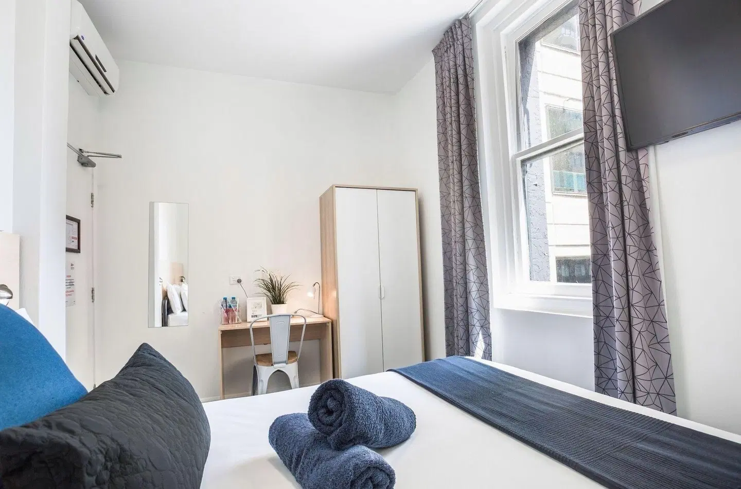 Base Sydney ROOM_EXAMPLE