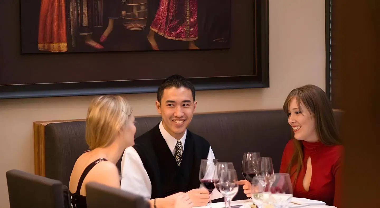 Executive Hotel Vancouver Airport PEOPLE