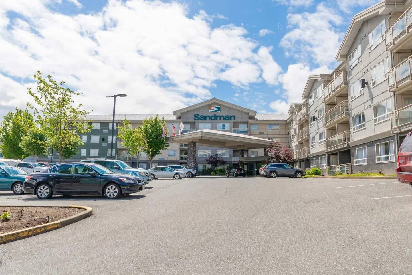 Sandman Hotel & Suites Abbotsford EXTERIOR