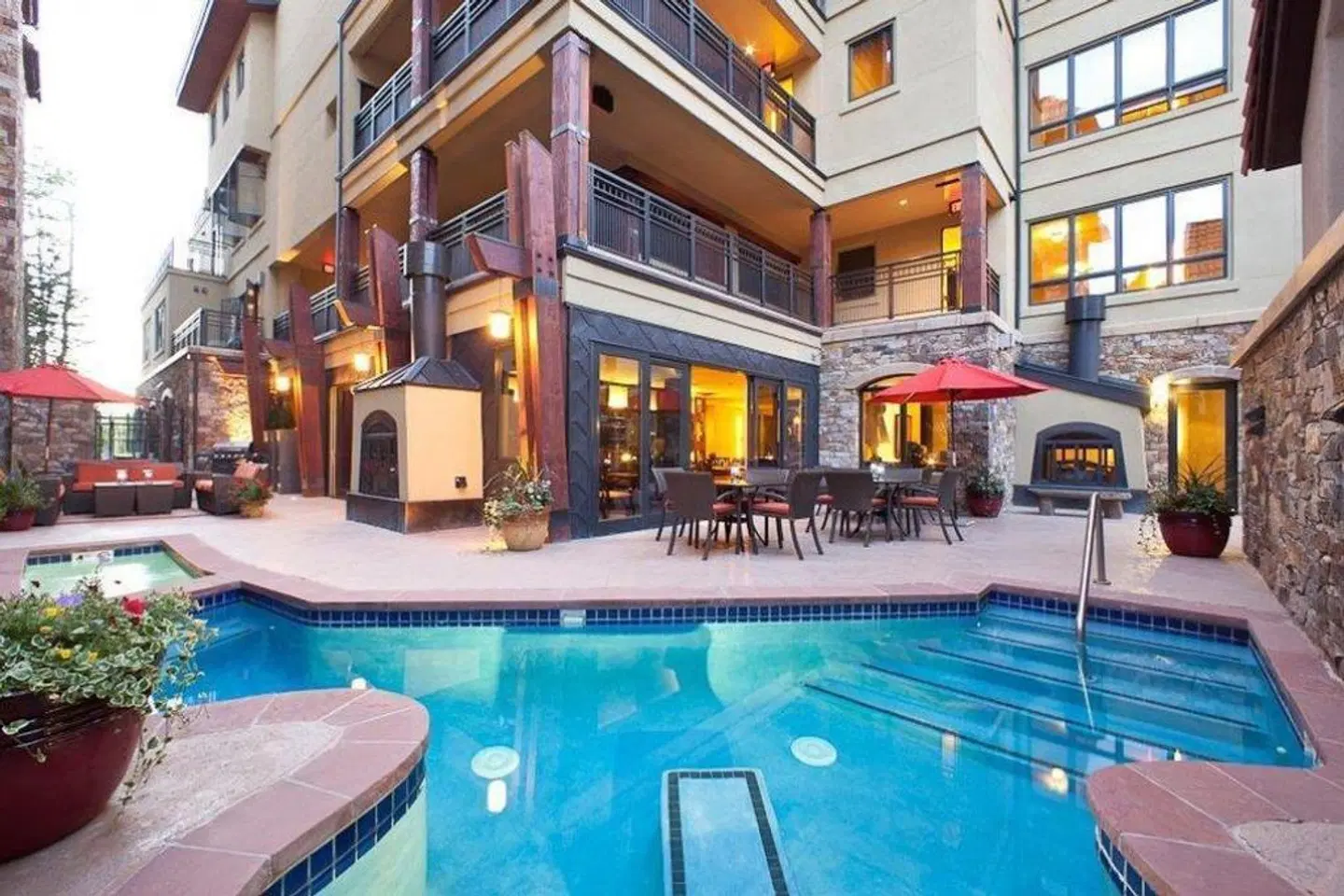 Lumière with Inspirato OUTDOOR_POOL