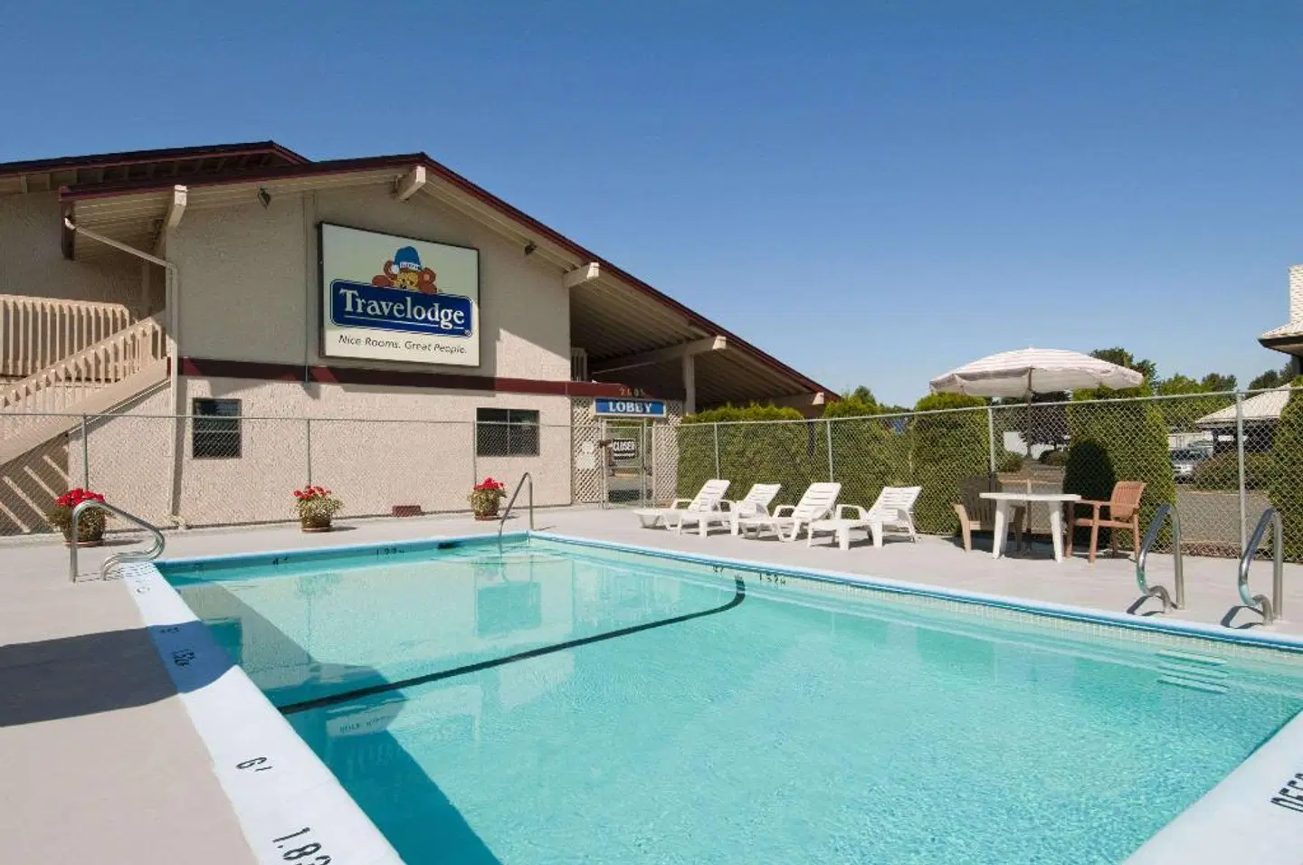 Coast Courtenay Hotel OUTDOOR_POOL