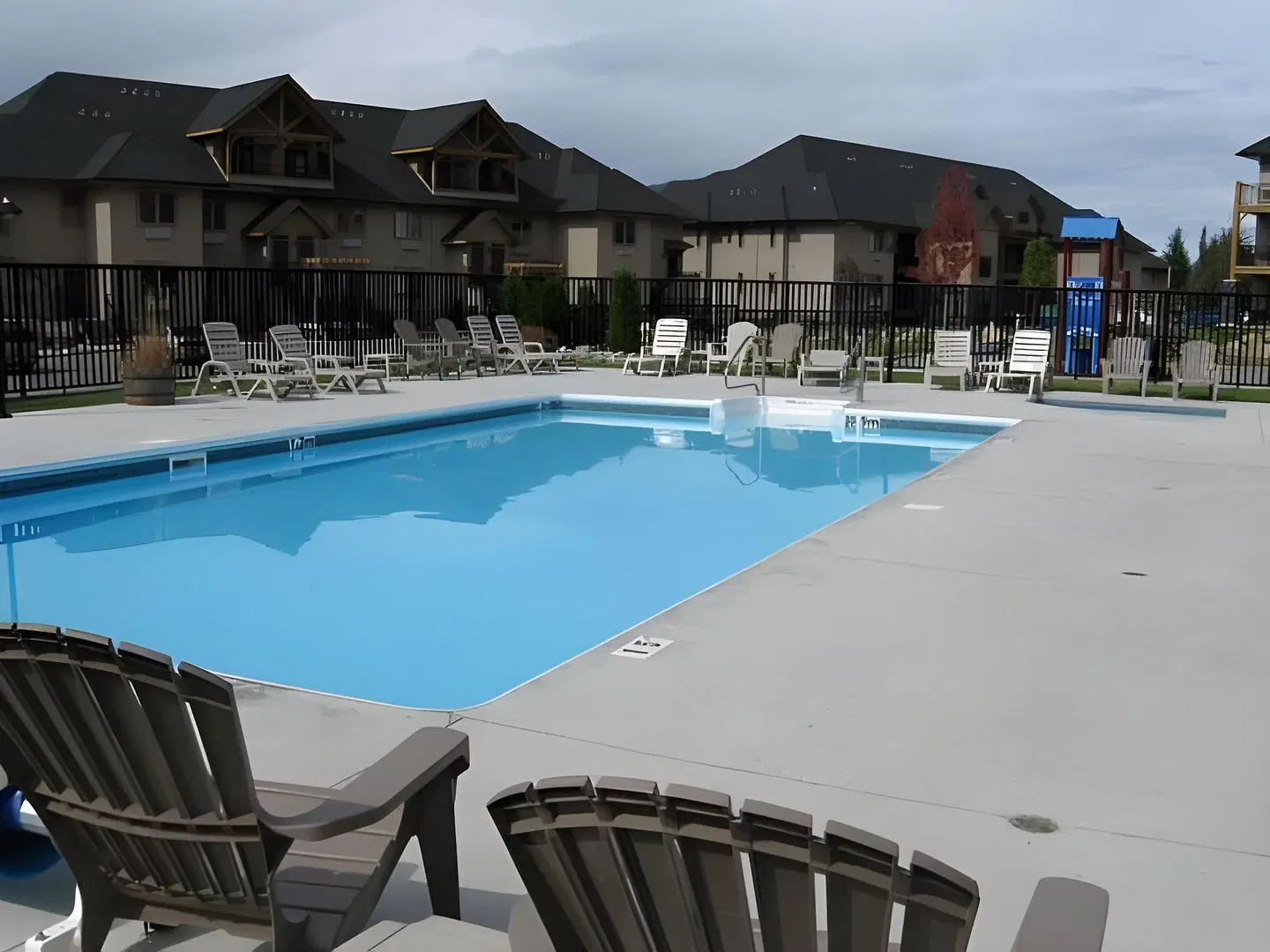 Bighorn Meadows Resort OUTDOOR_POOL