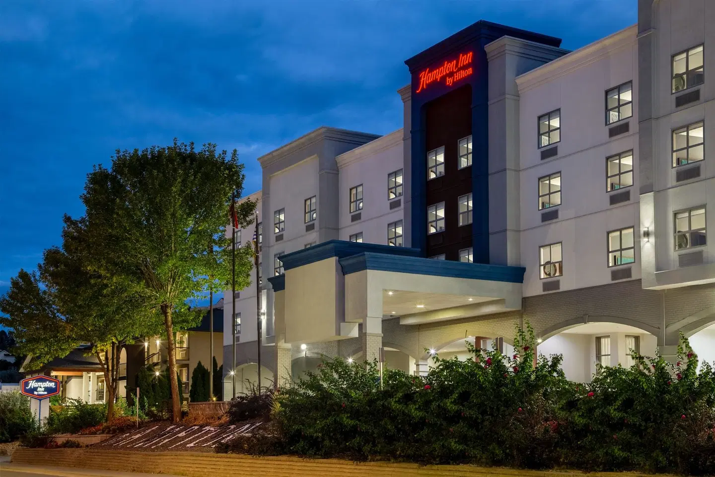Hampton Inn by Hilton Kamloops EXTERIOR