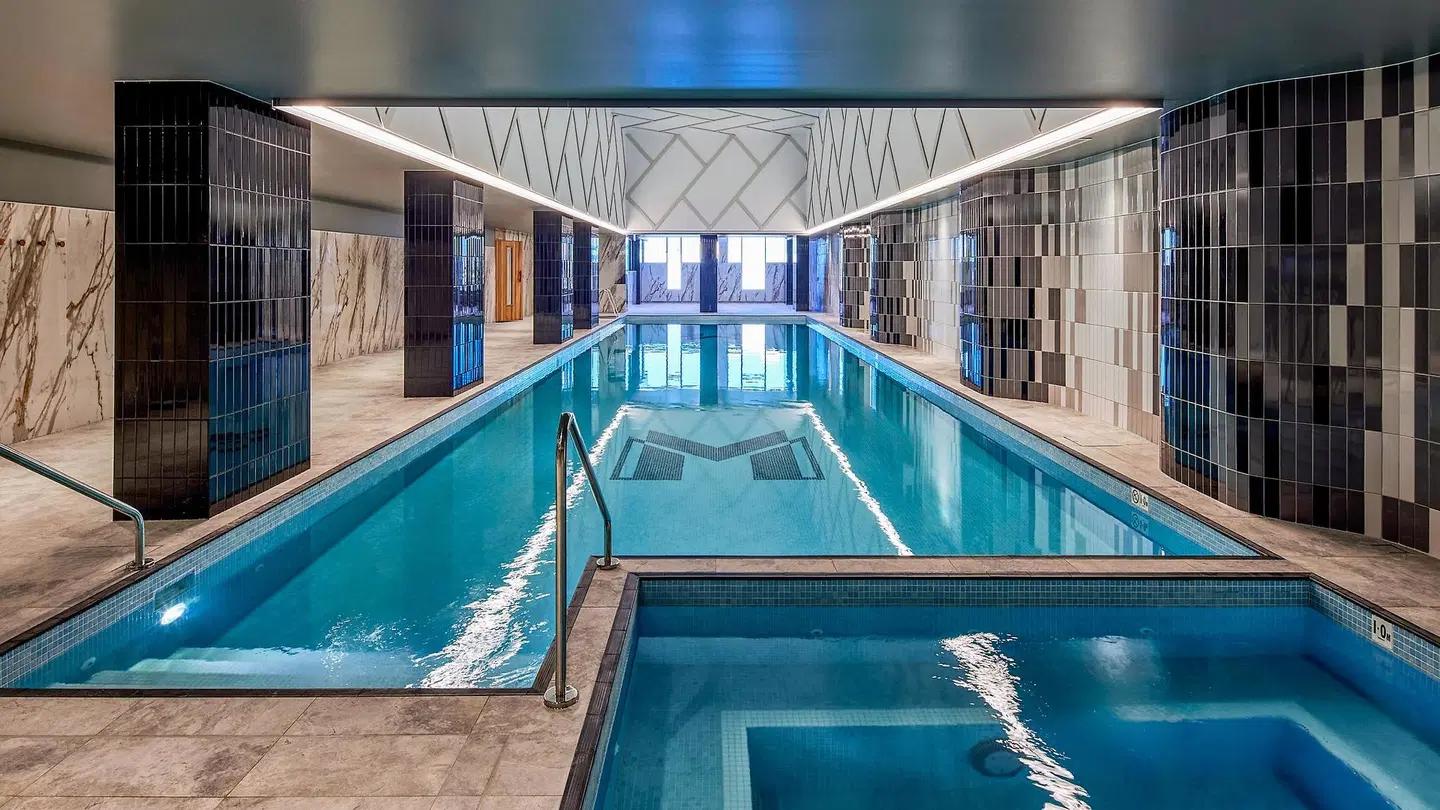 Meriton Suites Liverpool Hallenbad