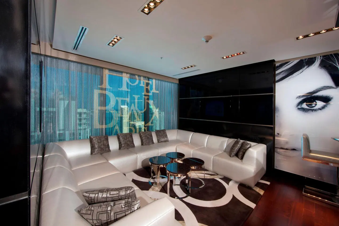 Hotel Beaux Arts, Autograph Collection Bar