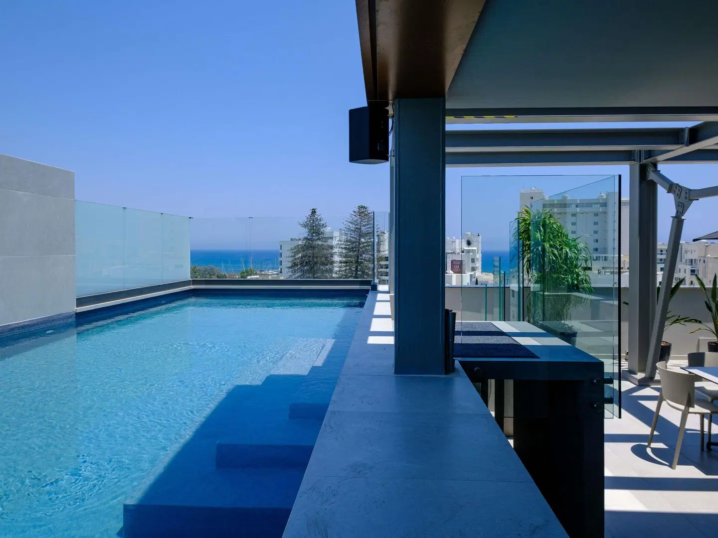 Mercure Larnaca Finikoudes Beach Terrasse