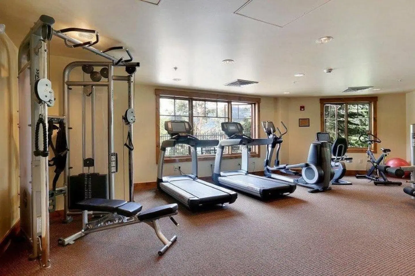 Mountain Thunder Lodge SPORTS_AND_LEISURE