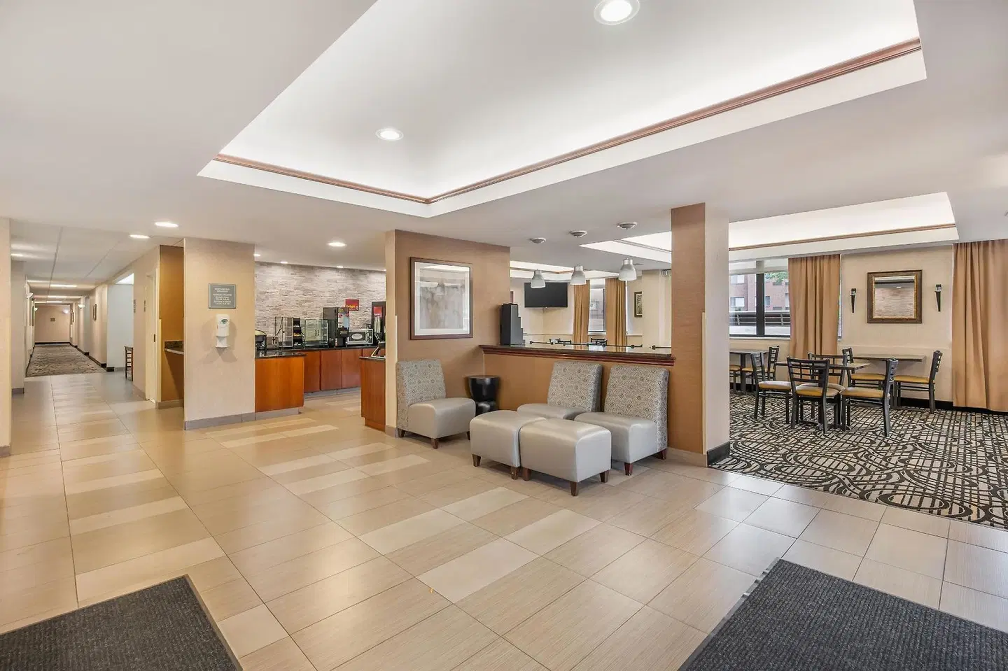 Best Western PLUS Louisville Inn & Suites LOUNGE_LOBBY