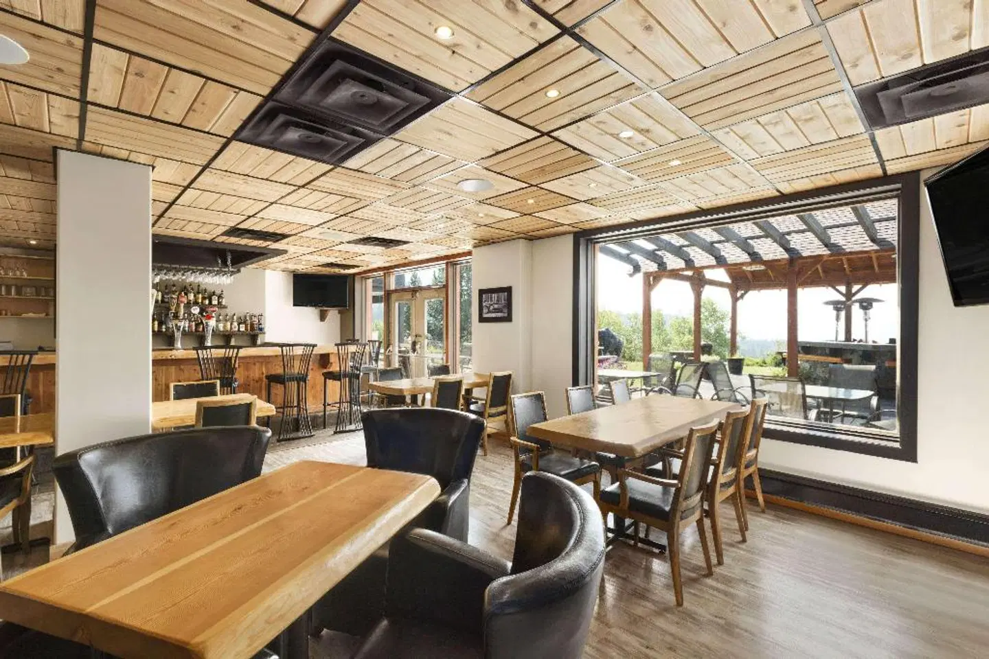 Days Inn by Wyndham Golden Restaurant