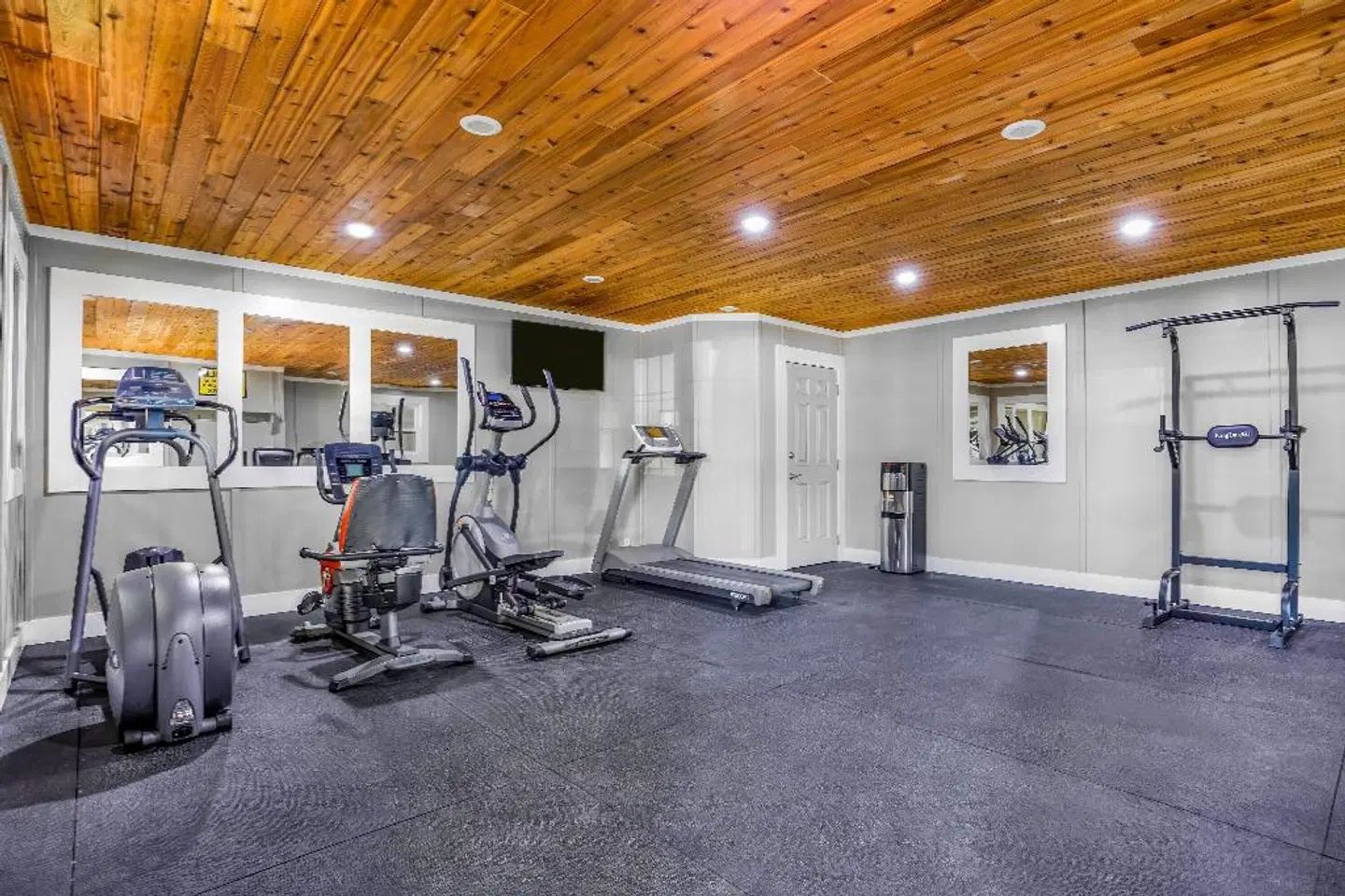 Days Inn by Wyndham Golden SPORTS_AND_LEISURE