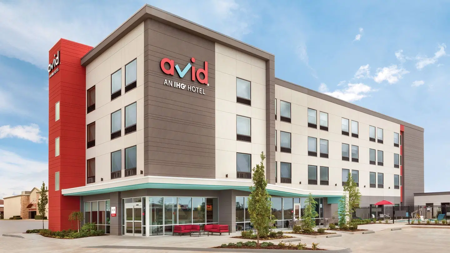 Avid Hotels Pueblo North EXTERIOR