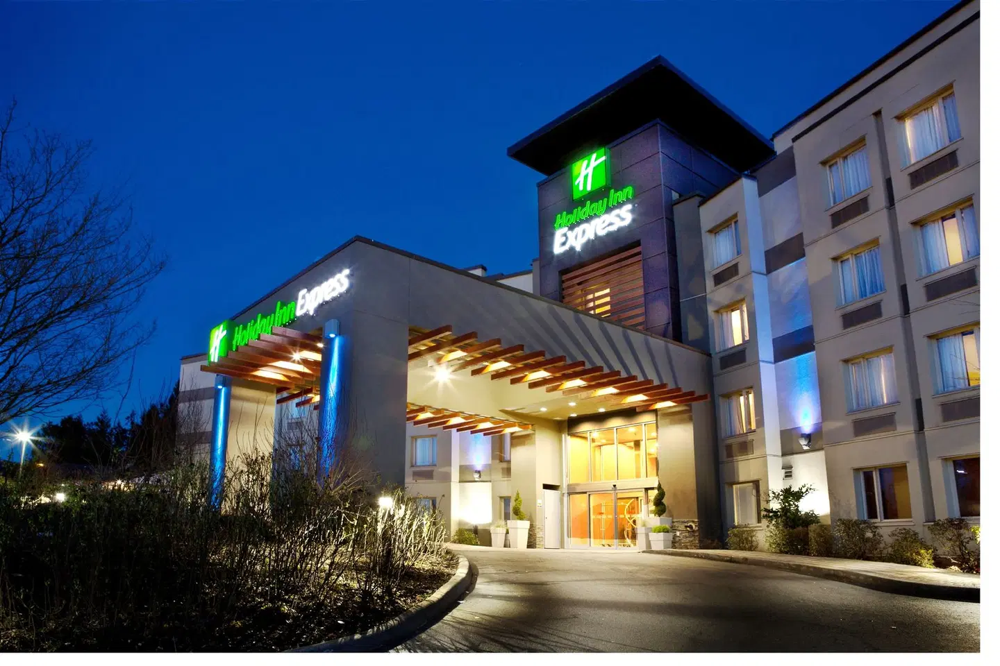 Holiday Inn Express & Suites Langley by IHG EXTERIOR