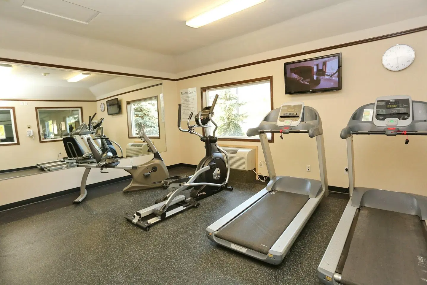 Holiday Inn Express & Suites Vernon by IHG SPORTS_AND_LEISURE