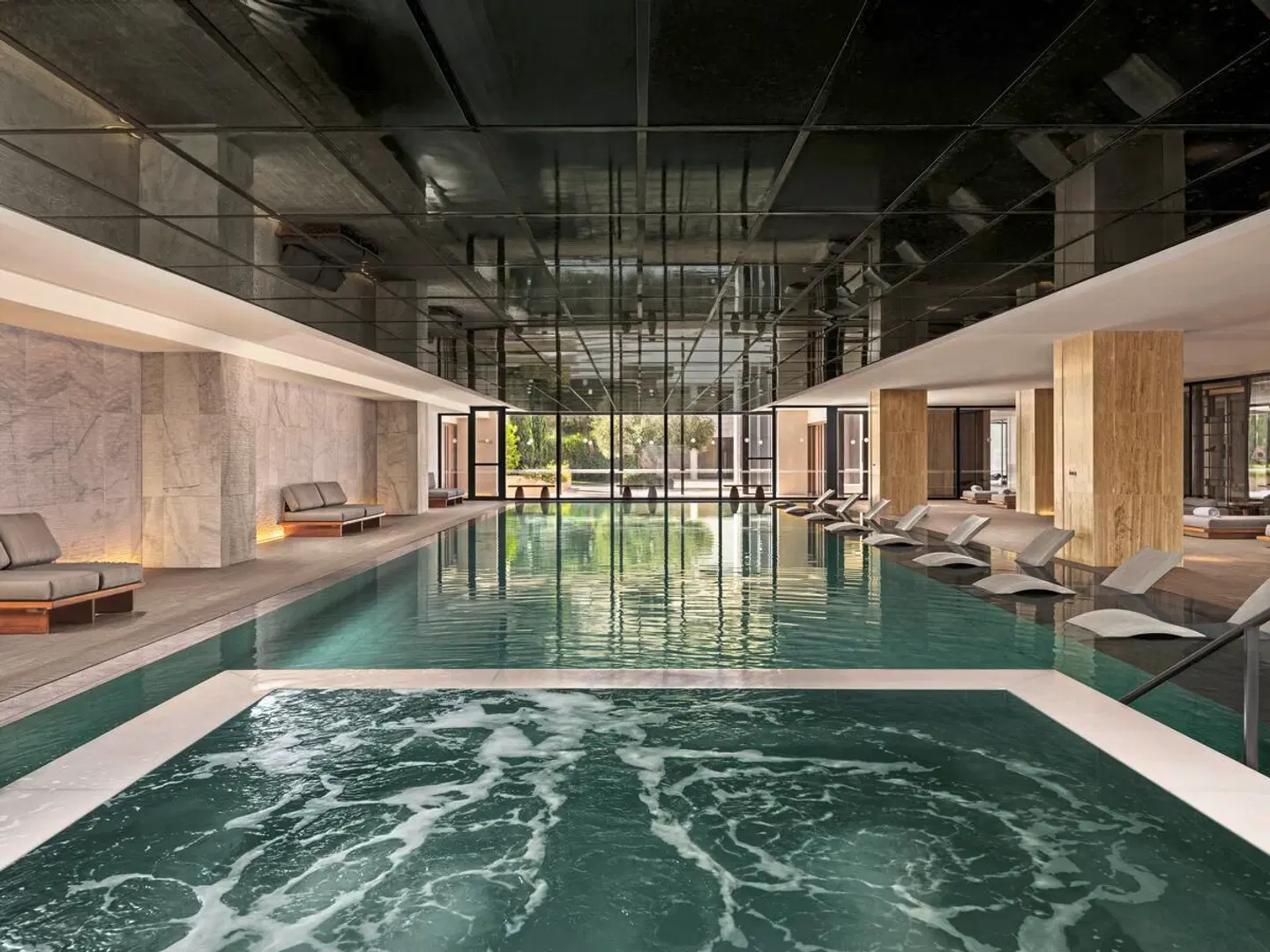 AMARA Hallenbad