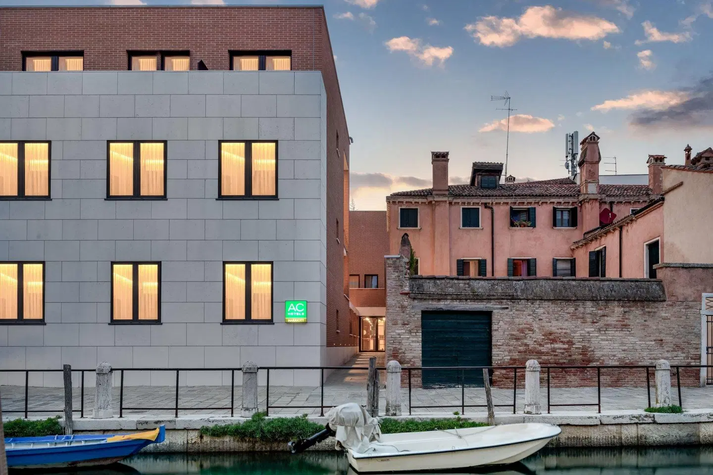 AC Hotel by Marriott Venezia EXTERIOR