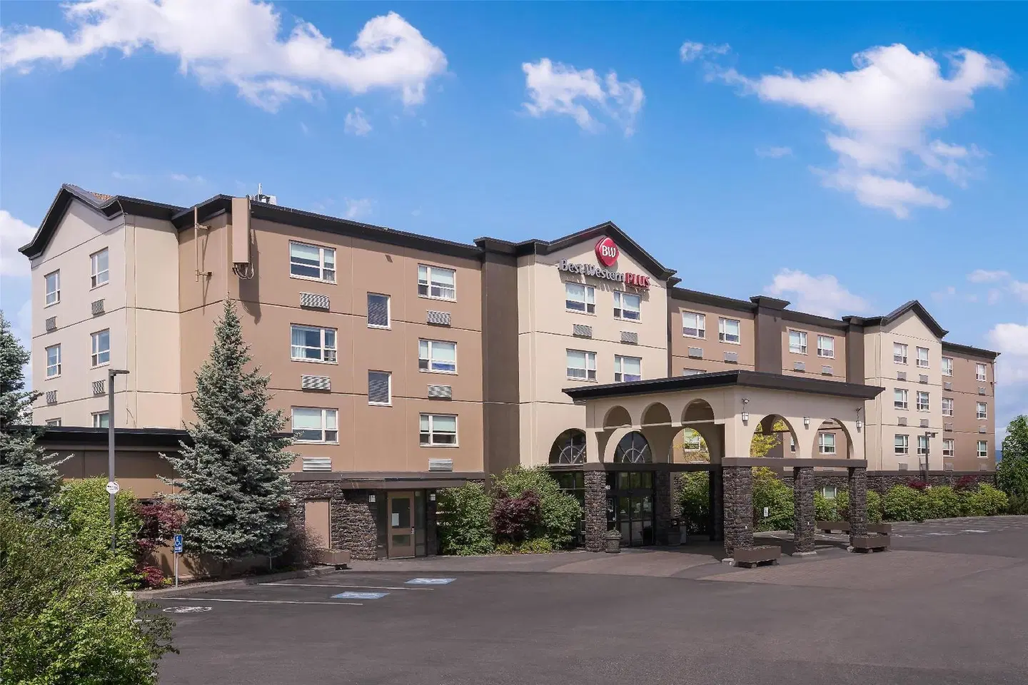 Best Western Plus Kamloops Hotel EXTERIOR
