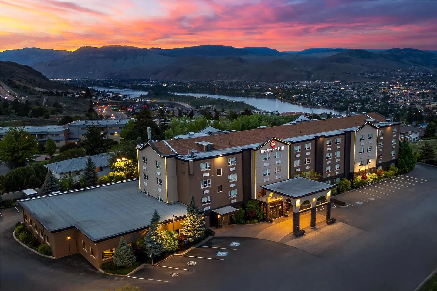 Best Western Plus Kamloops Hotel EXTERIOR
