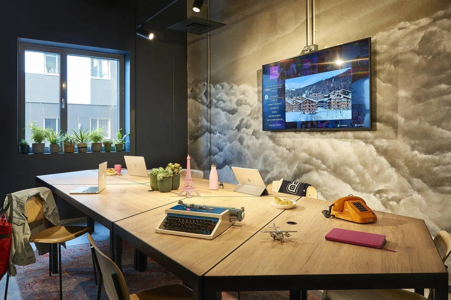 Moxy Paris Charles de Gaulle Airport Restaurant