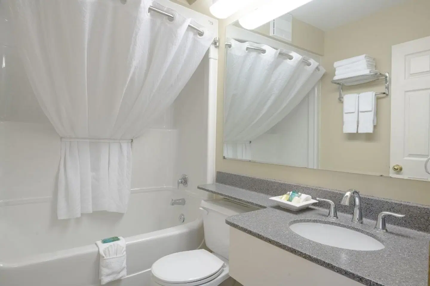 Amsterdam Inn & Suites Sussex Badezimmer