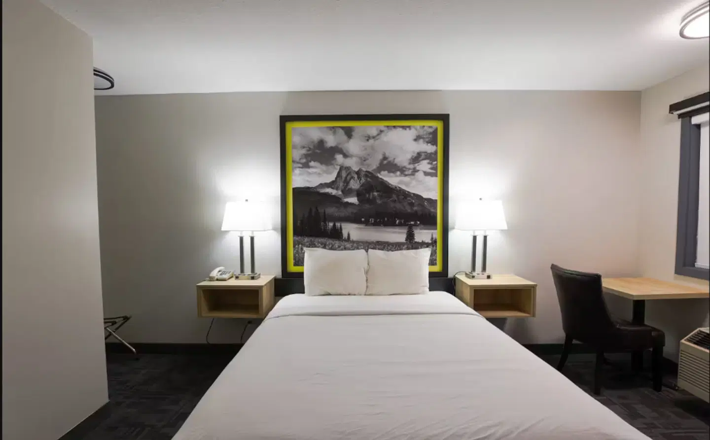 Super 8 by Wyndham Clearwater BC ROOM_EXAMPLE