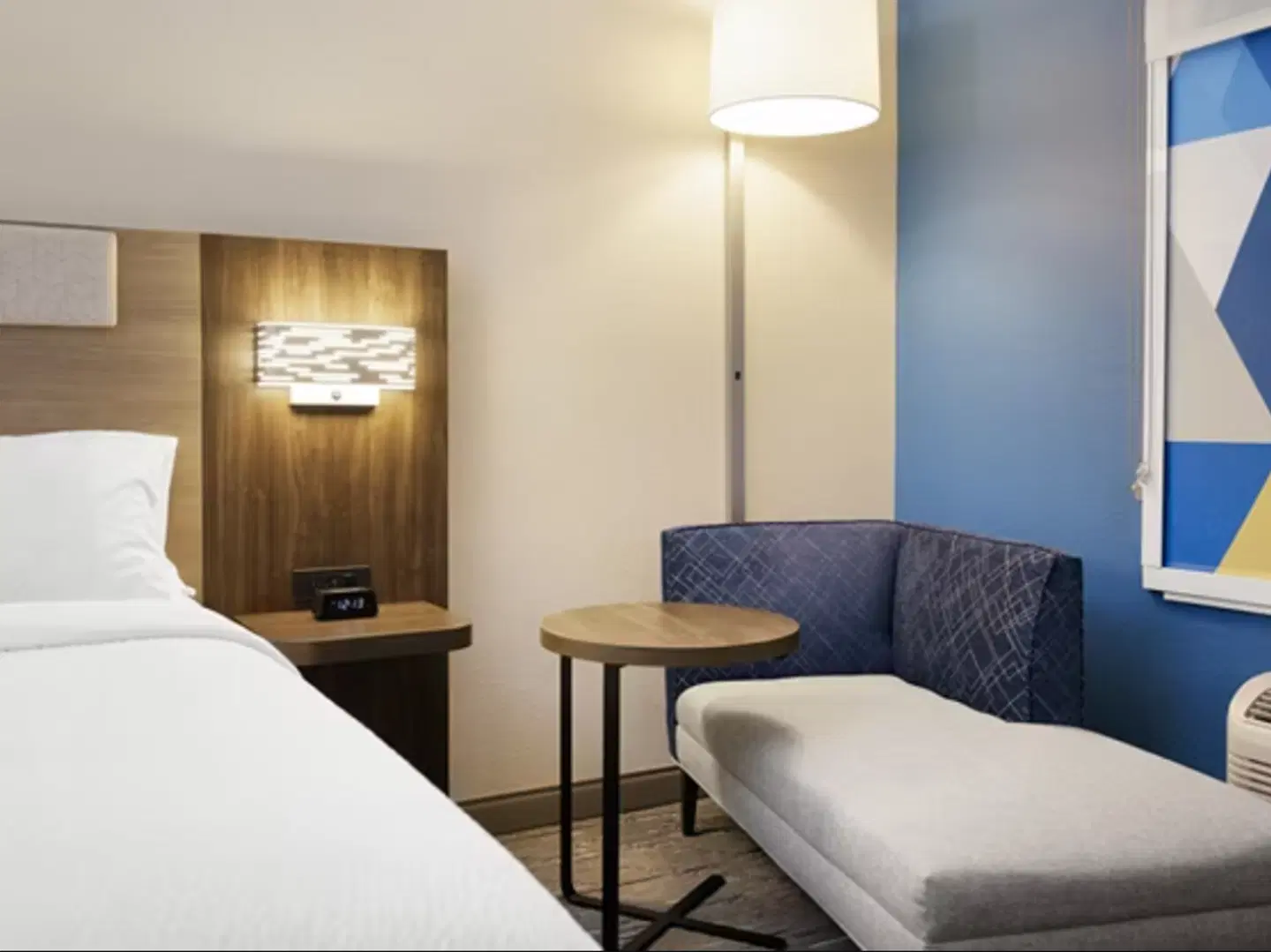 Super 8 by Wyndham Clearwater BC ROOM_EXAMPLE