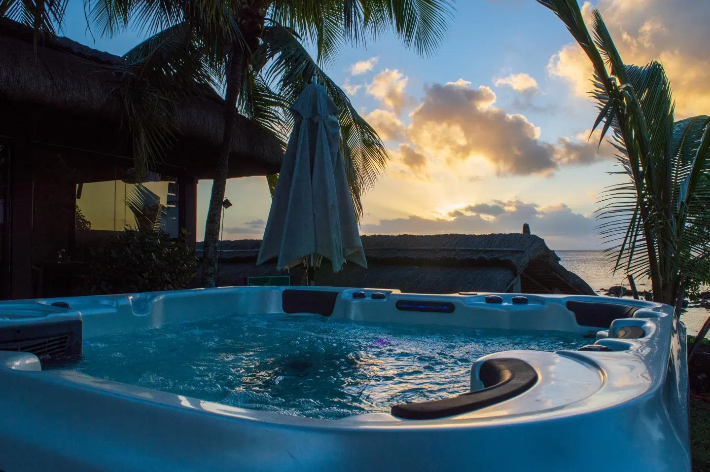 Flowers of Paradise OUTDOOR_POOL