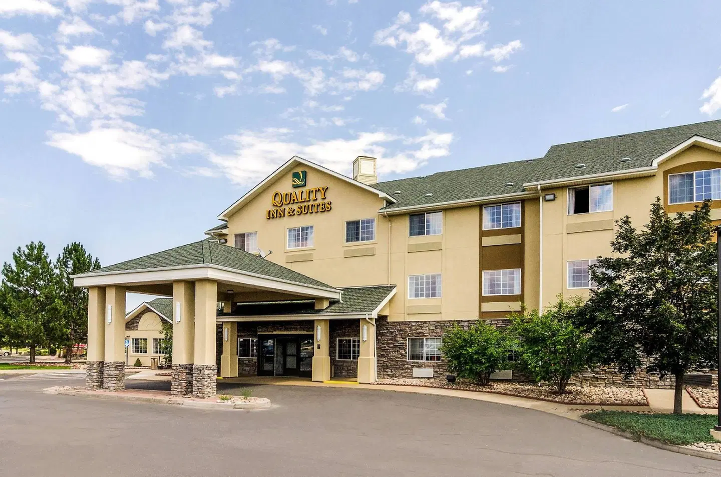 La Quinta Inn & Suites Westminster Promenade EXTERIOR