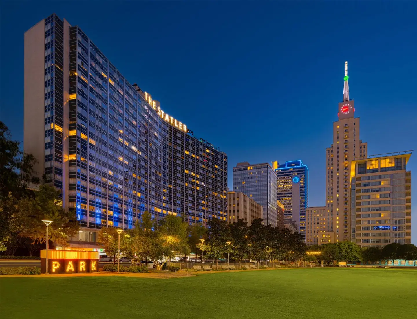 The Statler Dallas, Curio Collection by Hilton EXTERIOR