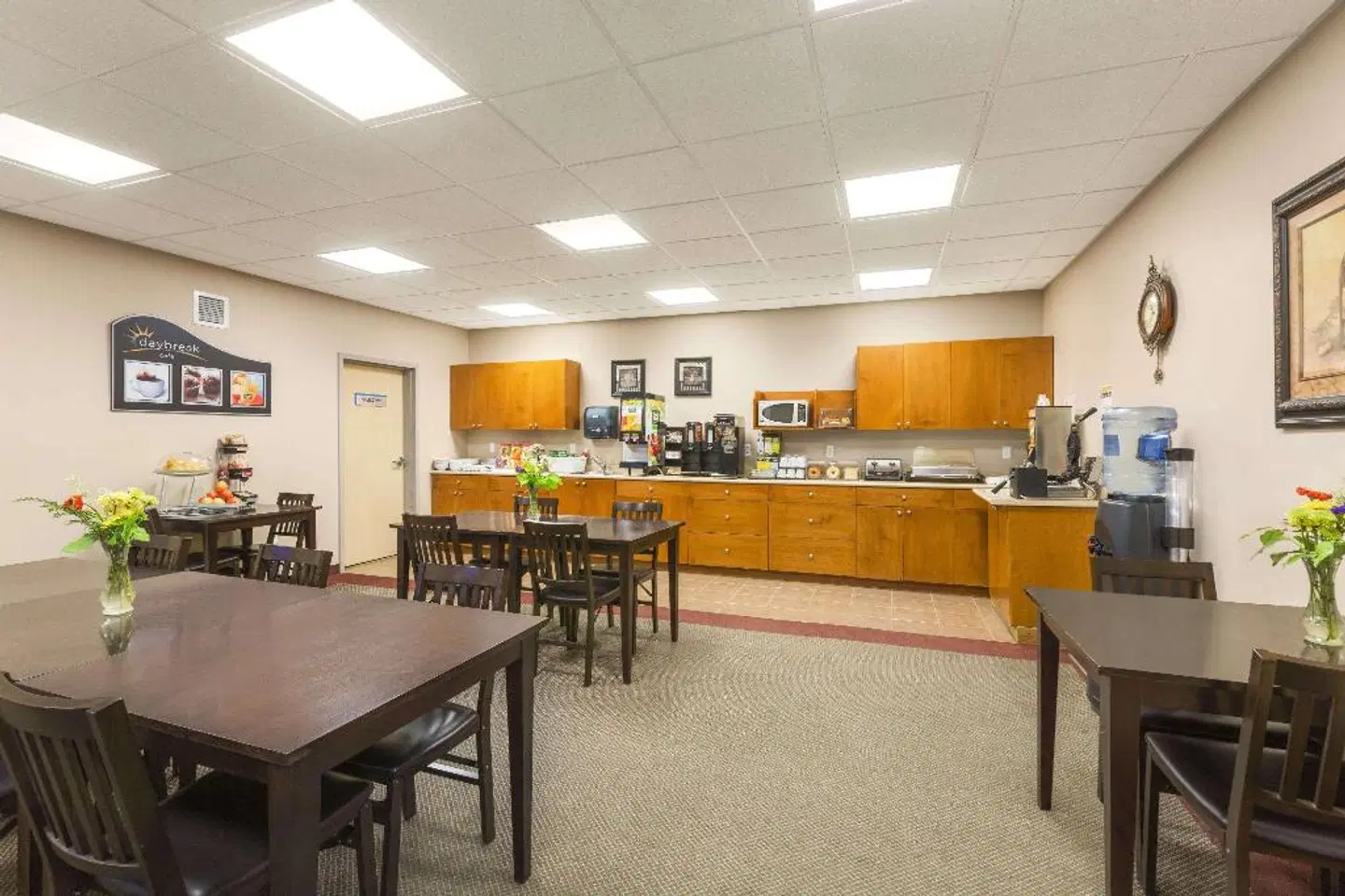 Days Inn by Wyndham Chetwynd Bar
