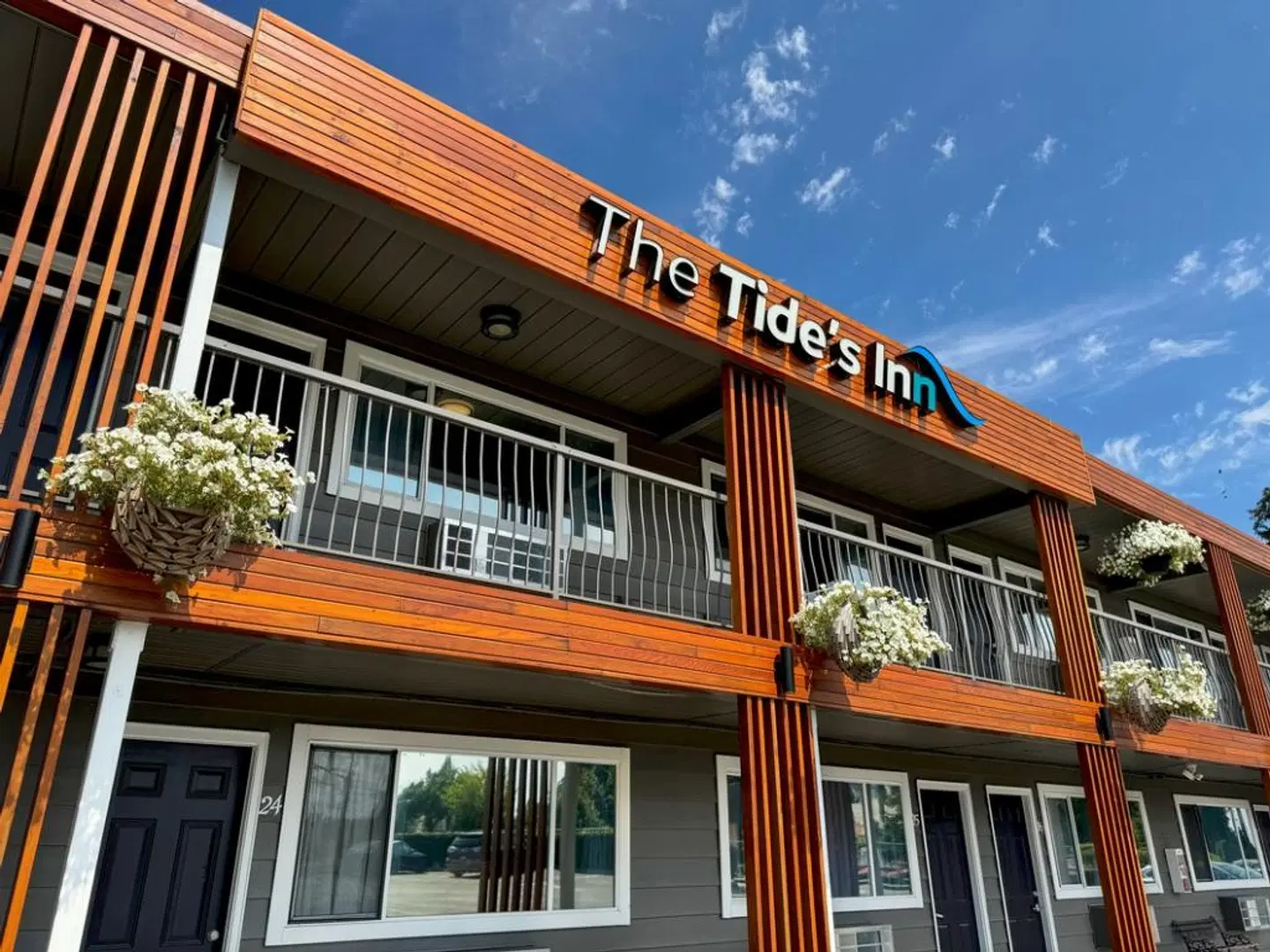 The Tide's Inn EXTERIOR