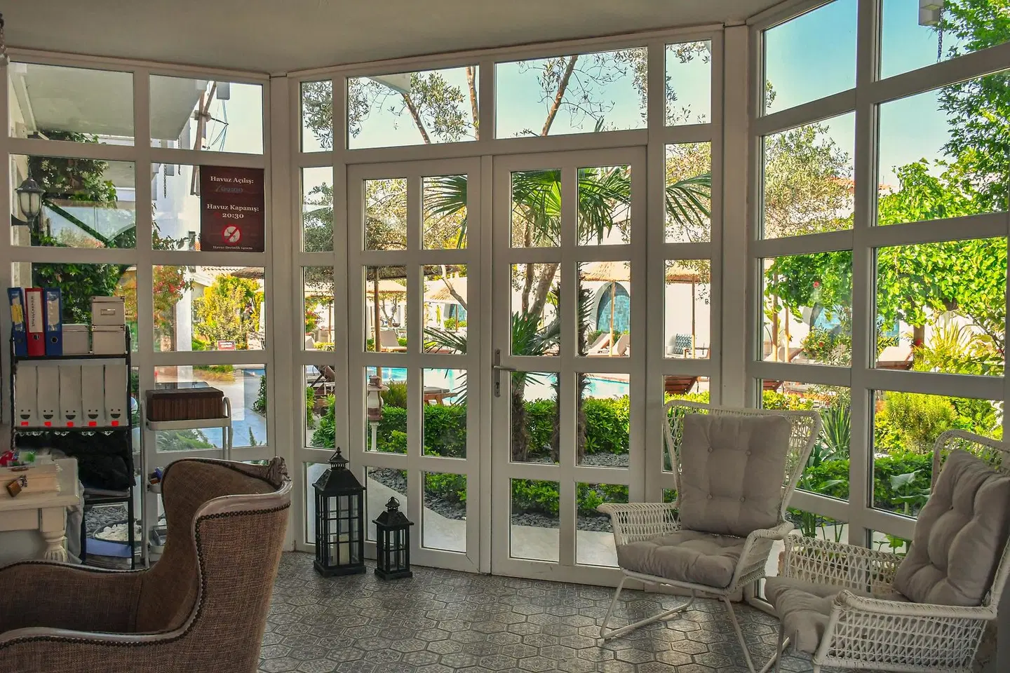 Bay C LOUNGE_LOBBY