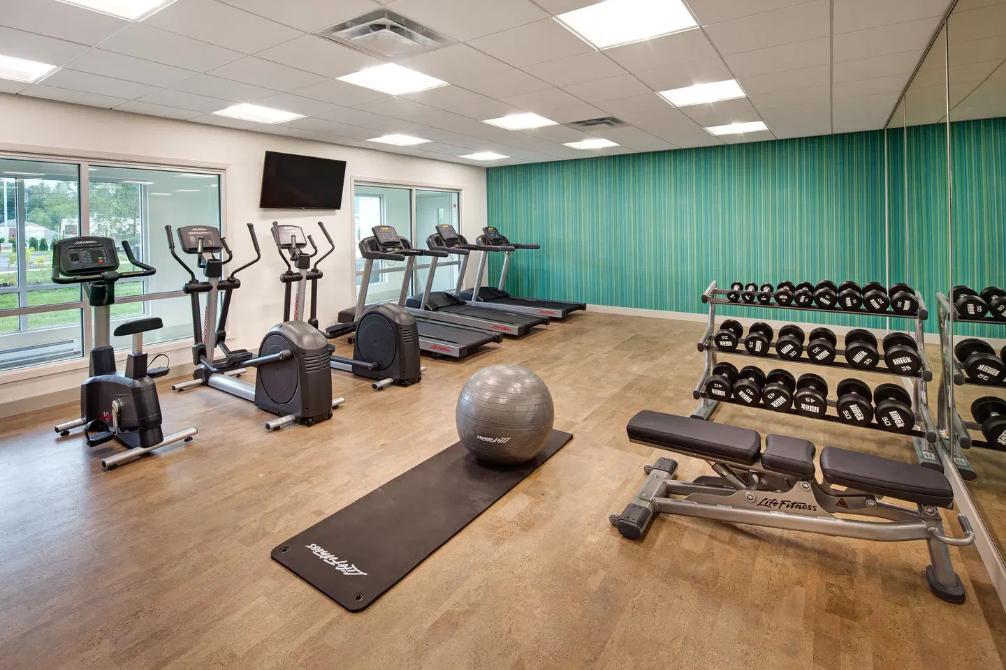 Holiday Inn Express & Suites Terrace by IHG SPORTS_AND_LEISURE
