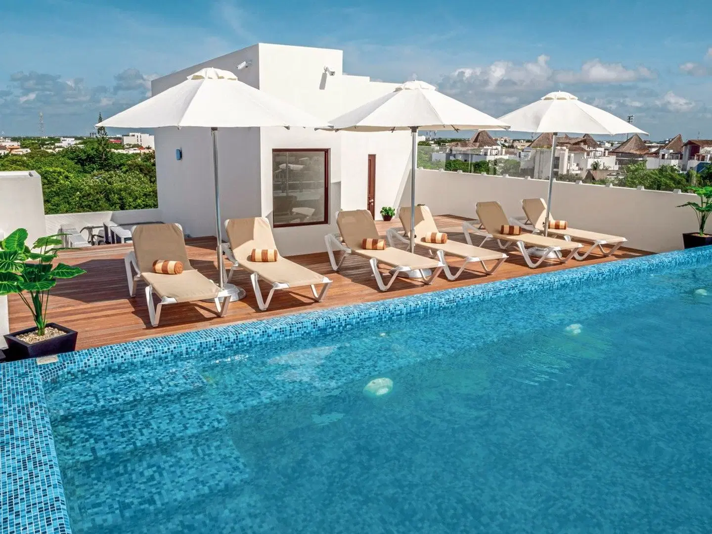 Lahun Suites OUTDOOR_POOL