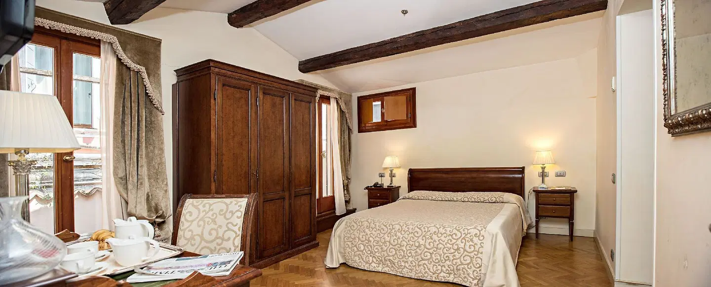 Dell'Opera ROOM_EXAMPLE